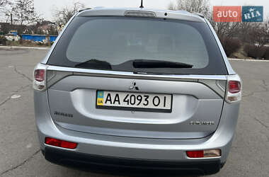 Внедорожник / Кроссовер Mitsubishi Outlander 2013 в Киеве