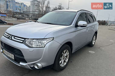 Внедорожник / Кроссовер Mitsubishi Outlander 2013 в Киеве