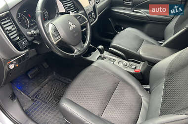 Внедорожник / Кроссовер Mitsubishi Outlander 2013 в Киеве