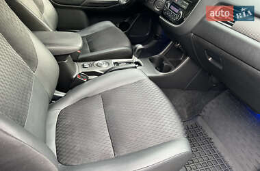 Внедорожник / Кроссовер Mitsubishi Outlander 2013 в Киеве