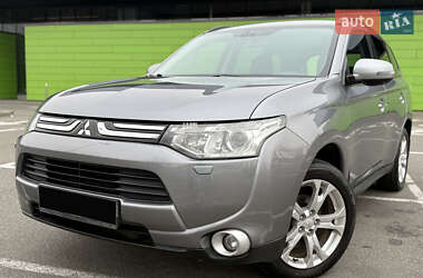 Позашляховик / Кросовер Mitsubishi Outlander 2012 в Києві