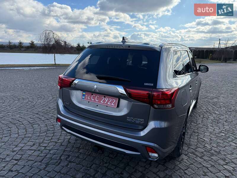 Внедорожник / Кроссовер Mitsubishi Outlander 2018 в Жовкве