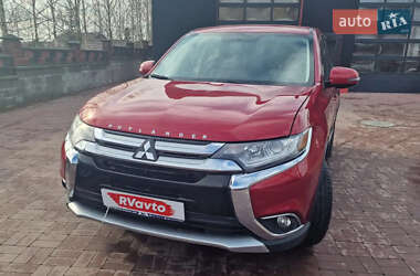 Внедорожник / Кроссовер Mitsubishi Outlander 2017 в 