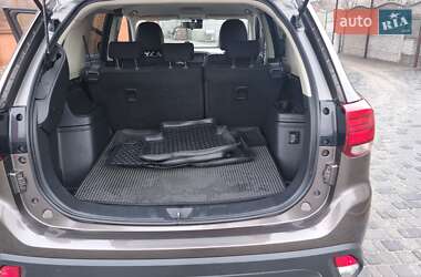 Внедорожник / Кроссовер Mitsubishi Outlander 2018 в 
