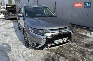 Позашляховик / Кросовер Mitsubishi Outlander 2019 в Києві