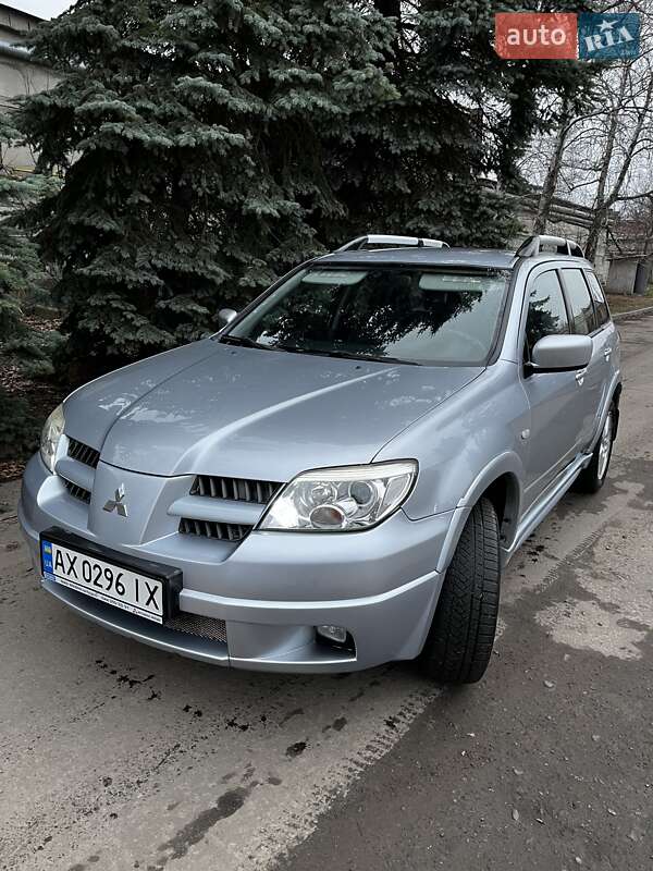 Внедорожник / Кроссовер Mitsubishi Outlander 2005 в 