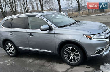 Внедорожник / Кроссовер Mitsubishi Outlander 2015 в Звенигородке