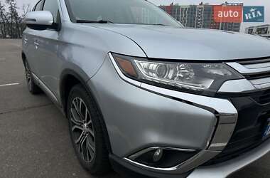 Позашляховик / Кросовер Mitsubishi Outlander 2015 в Києві