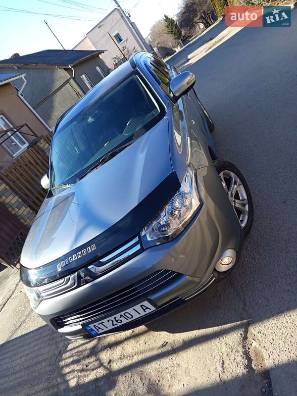 Внедорожник / Кроссовер Mitsubishi Outlander 2012 в Ивано-Франковске