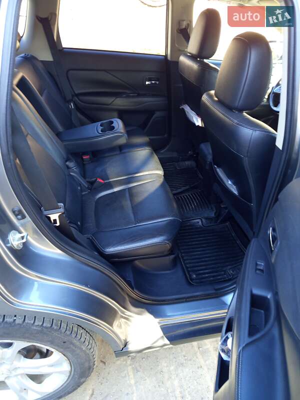 Внедорожник / Кроссовер Mitsubishi Outlander 2012 в Ивано-Франковске