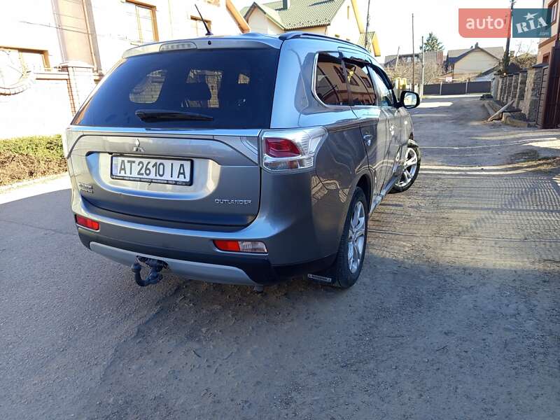 Внедорожник / Кроссовер Mitsubishi Outlander 2012 в Ивано-Франковске