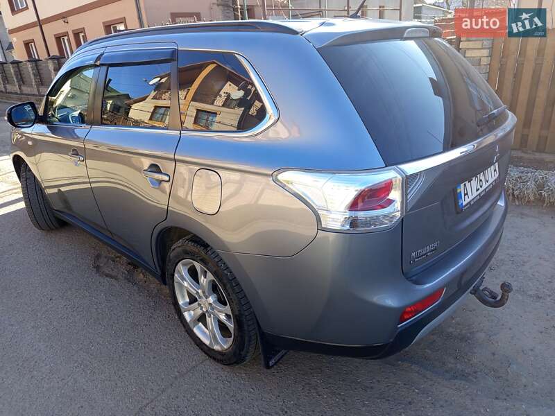 Внедорожник / Кроссовер Mitsubishi Outlander 2012 в Ивано-Франковске
