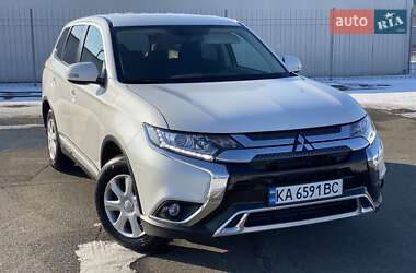 Позашляховик / Кросовер Mitsubishi Outlander 2020 в Києві