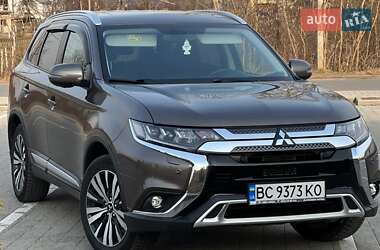 Внедорожник / Кроссовер Mitsubishi Outlander 2020 в Мостиске