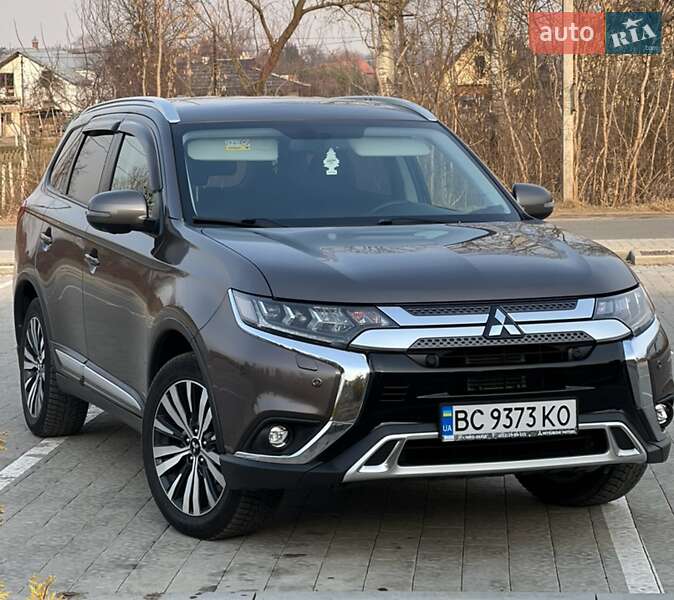 Позашляховик / Кросовер Mitsubishi Outlander 2020 в Мостиській