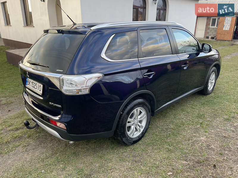 Внедорожник / Кроссовер Mitsubishi Outlander 2015 в Владимирце