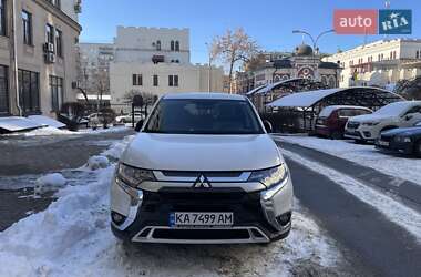 Позашляховик / Кросовер Mitsubishi Outlander 2020 в Києві