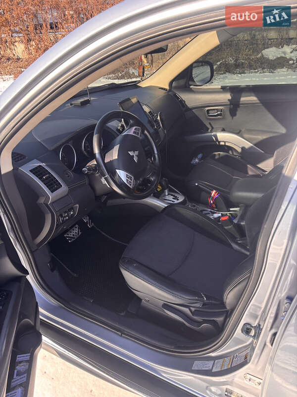 Позашляховик / Кросовер Mitsubishi Outlander 2012 в Полтаві