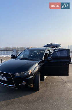 Позашляховик / Кросовер Mitsubishi Outlander 2012 в Києві