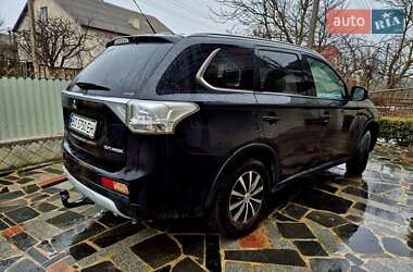 Внедорожник / Кроссовер Mitsubishi Outlander 2014 в 