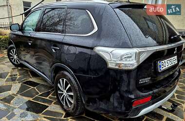 Внедорожник / Кроссовер Mitsubishi Outlander 2014 в 