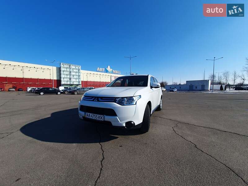 Внедорожник / Кроссовер Mitsubishi Outlander 2013 в Киеве