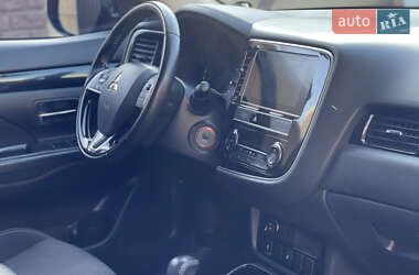 Внедорожник / Кроссовер Mitsubishi Outlander 2018 в 