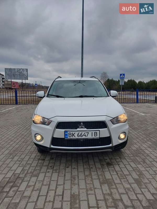 Внедорожник / Кроссовер Mitsubishi Outlander 2012 в Славуте