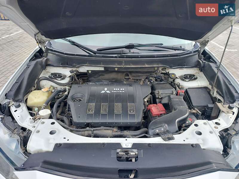 Внедорожник / Кроссовер Mitsubishi Outlander 2012 в Славуте