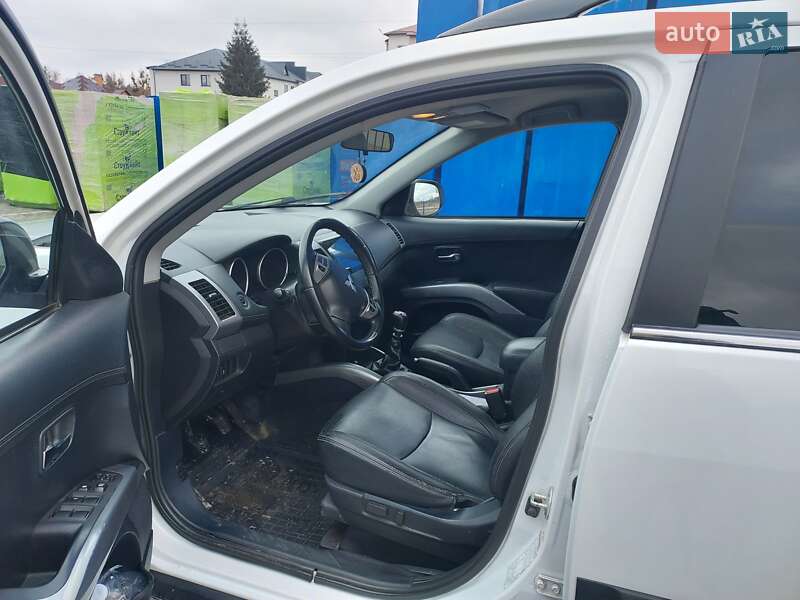 Внедорожник / Кроссовер Mitsubishi Outlander 2012 в Славуте