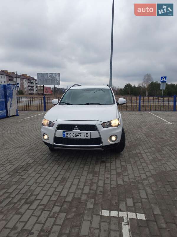 Внедорожник / Кроссовер Mitsubishi Outlander 2012 в Славуте