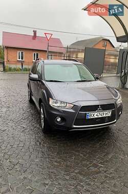 Позашляховик / Кросовер Mitsubishi Outlander 2011 в 
