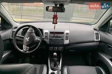 Позашляховик / Кросовер Mitsubishi Outlander 2011 в 