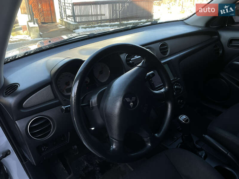 Внедорожник / Кроссовер Mitsubishi Outlander 2005 в Яремче