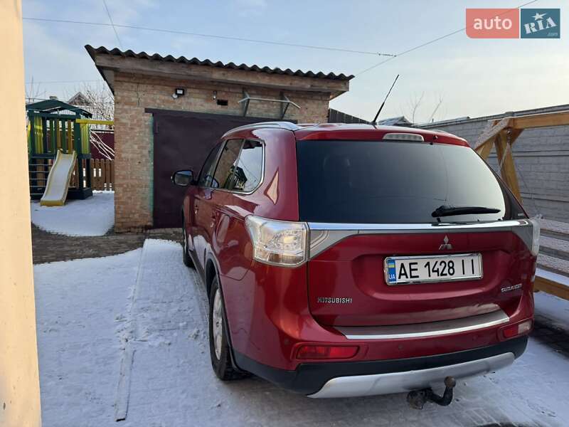 Позашляховик / Кросовер Mitsubishi Outlander 2014 в Кривому Розі