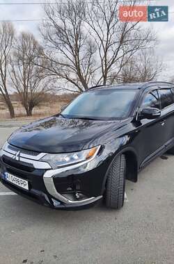 Внедорожник / Кроссовер Mitsubishi Outlander 2020 в Вишневом