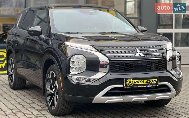 Внедорожник / Кроссовер Mitsubishi Outlander 2023 в 