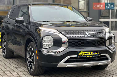 Внедорожник / Кроссовер Mitsubishi Outlander 2023 в 