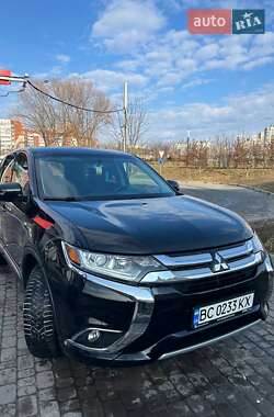 Позашляховик / Кросовер Mitsubishi Outlander 2017 в Львові