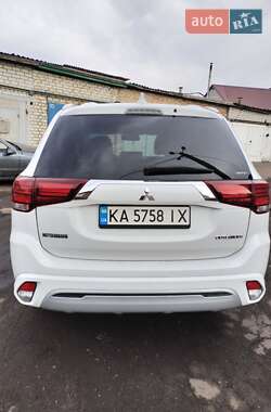 Внедорожник / Кроссовер Mitsubishi Outlander 2019 в Житомире