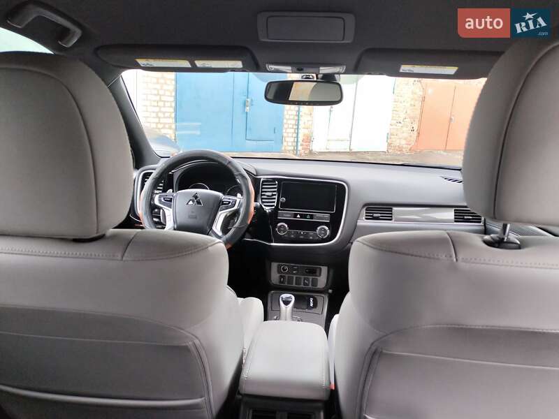 Позашляховик / Кросовер Mitsubishi Outlander 2019 в Житомирі