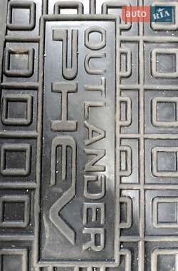 Внедорожник / Кроссовер Mitsubishi Outlander 2019 в Житомире