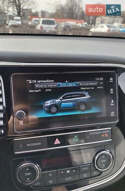 Внедорожник / Кроссовер Mitsubishi Outlander 2019 в Житомире