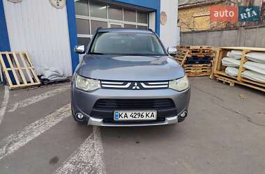 Позашляховик / Кросовер Mitsubishi Outlander 2014 в 