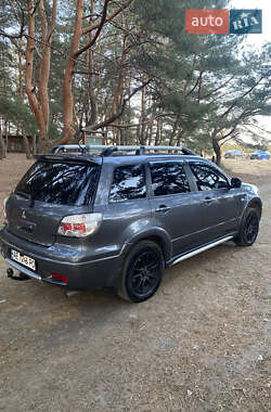 Внедорожник / Кроссовер Mitsubishi Outlander 2010 в 