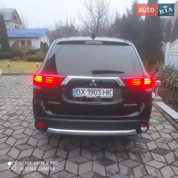 Позашляховик / Кросовер Mitsubishi Outlander 2017 в Хмельницькому