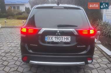 Внедорожник / Кроссовер Mitsubishi Outlander 2017 в Хмельницком