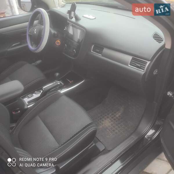 Позашляховик / Кросовер Mitsubishi Outlander 2017 в Хмельницькому