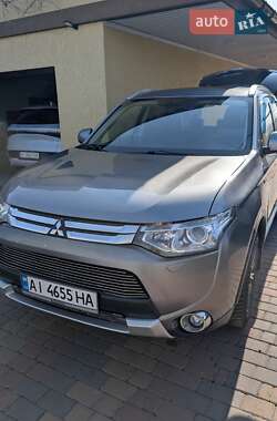 Позашляховик / Кросовер Mitsubishi Outlander 2014 в Києві