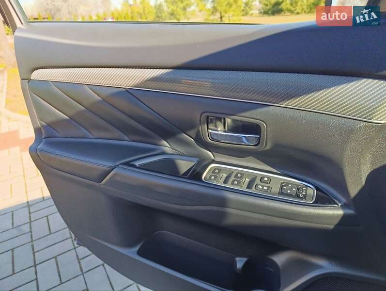 Внедорожник / Кроссовер Mitsubishi Outlander 2019 в Никополе
